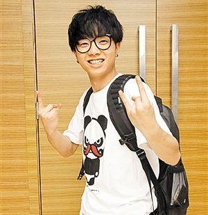 华晨宇女朋友是谁，华晨宇最早的女朋友（男方工作女方甜蜜跟随）