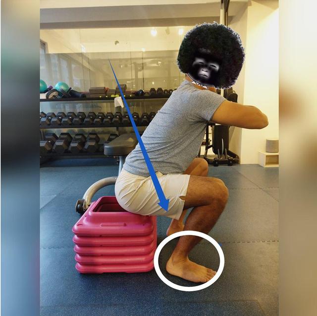 深蹲标准动作大家可以学习一下，深蹲的好处有什么