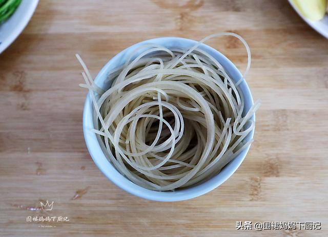 麻辣烫怎么做好吃，最好吃又简单的麻辣烫怎么做（厨师长教你一个家常版做法）