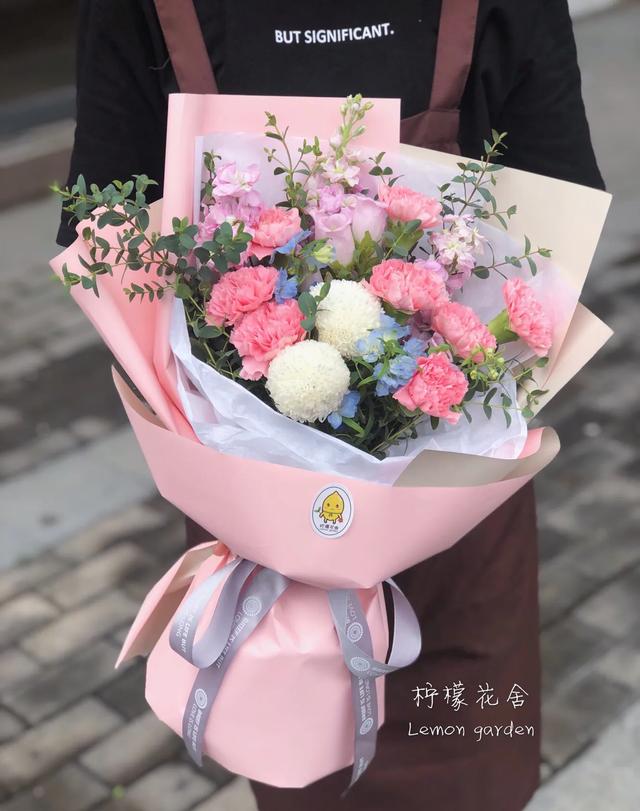 康乃馨开花期怎么养护，盆栽“康乃馨”