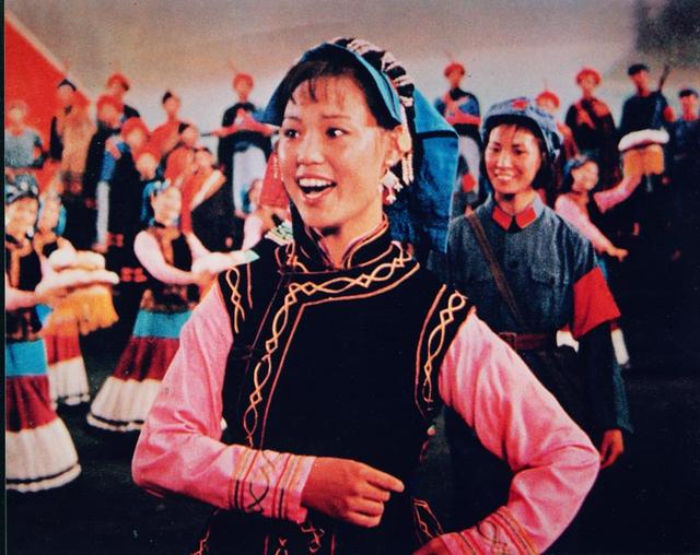 女歌唱家邓玉华简历，歌唱家邓玉华怀念天堂里的老伴