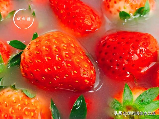 草莓用小苏打洗还是盐，洗草莓为什么要用盐水
