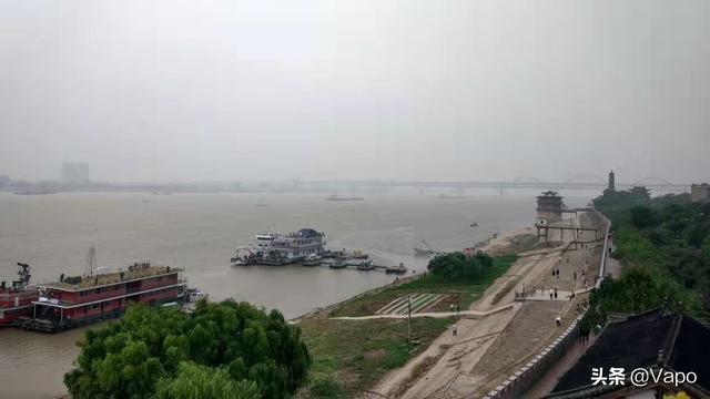 宋江浔阳楼吟反诗的内容，浔阳楼---宋公明写反诗的地方