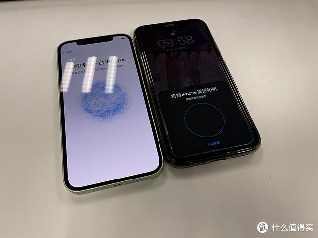 iphone12分冷暖屏么，暖屏让我心发慌
