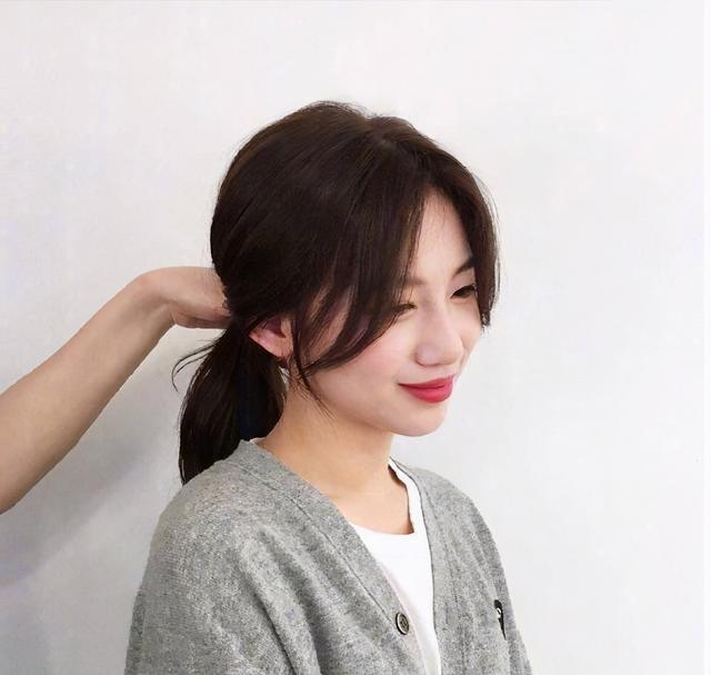 波浪型小清新发型，先别去理发店做大波浪