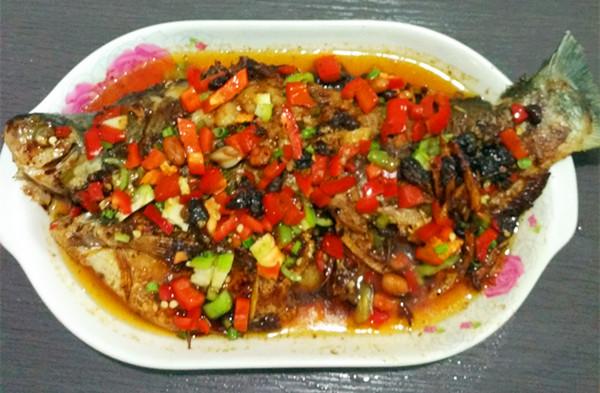 红烧鳊鱼的家常做法，红烧鳊鱼的做法第一美食（红烧鳊鱼最好吃做法）