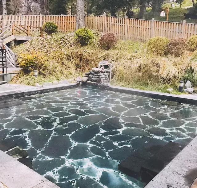 成都冬天适合滑雪的地方，气温陡降至1成都市区有雪但铺不起来