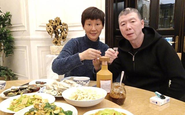 冯小刚得了什么病，冯小刚因何得了白癜风（移民风波后的冯小刚现身）