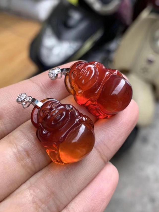 蜜蜡和琥珀的区别，蜜蜡和琥珀最简单的区别