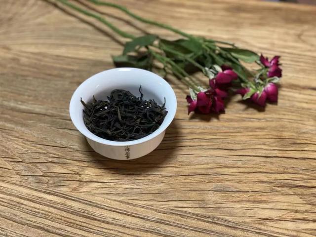 牛栏坑肉桂特点，岩茶天花板——R8牛栏坑肉桂