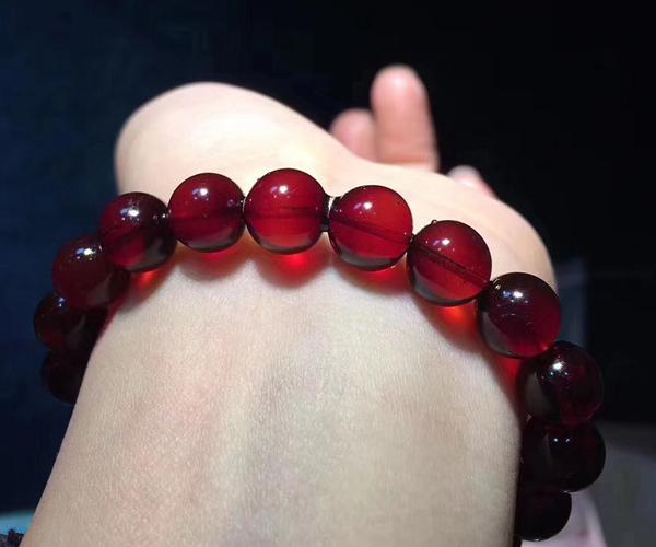 琥珀形成的条件，琥珀的形成过程和条件（琥珀形成需要哪些阶段）