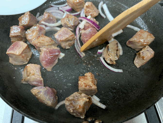 黑椒金蒜牛肉粒，金蒜牛肉粒比补药营养