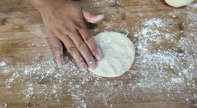 这才是发面饼最好吃的做法，发面饼带馅的做法