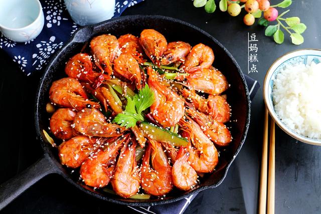 中秋聚餐，教你做干鍋香辣蝦，只花一半的錢，一家人吃過癮 熱愛美食 第16张