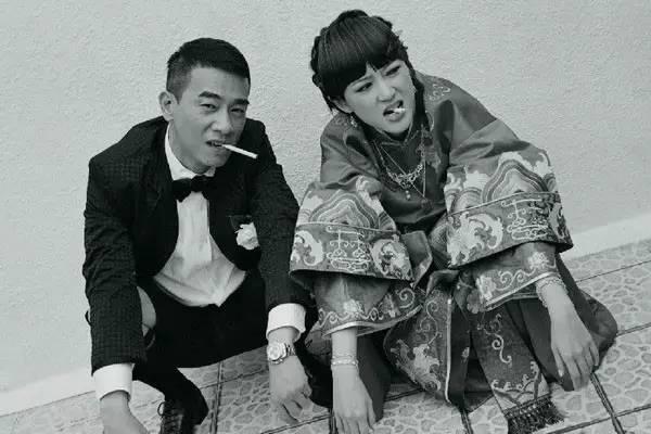 应采儿陈小春结婚照，陈小春应采儿甜蜜合照（陈小春应采儿又拍婚纱照了）