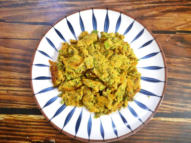 香椿芽如何炒鸡蛋好吃，先焯水还是直接炒