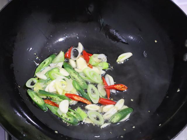 娃娃菜怎么做好吃又简单不用油，娃娃菜这样做不加一滴水