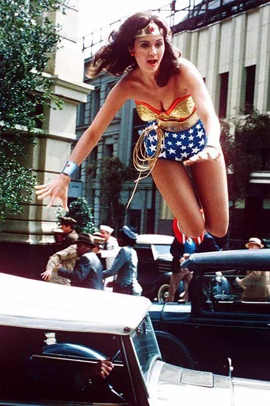 超人的内裤为何穿外面，蝙蝠侠和超人关系有多好