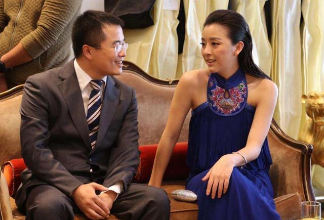 黄小蕾与老公第一次见面，黄小蕾5岁父母离异