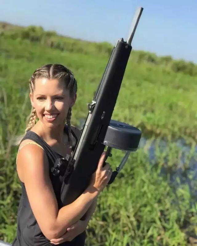 m134火神炮重机枪，AA-12全自动喷子威力惊人