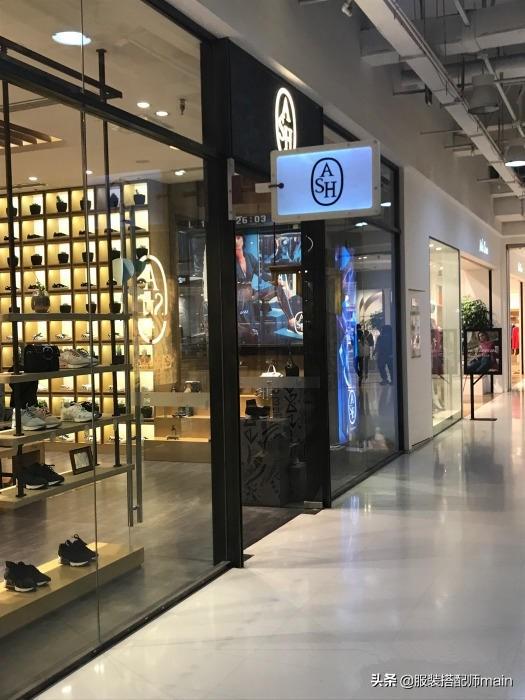 最好穿的粗跟凉鞋推荐，这4双大牌老爹凉鞋看着平平无奇