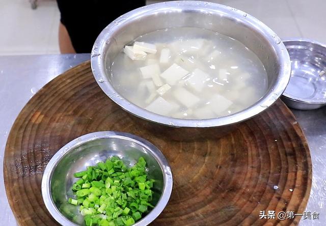 清炖豆腐的做法，清炖白豆腐汤（白菜炖豆腐汤怎么做才好喝）