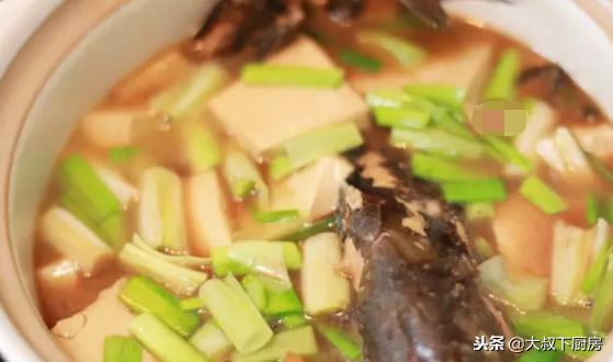 昂刺鱼炖豆腐的配方，大叔家的下饭菜：昂刺鱼炖豆腐