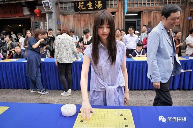 中澳混血围棋手黑嘉嘉，千年仅一人的美女棋士