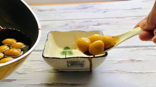 煮汤圆是冷水下锅还是热水下锅，汤圆是冷水下锅还是热水下锅好（难怪汤圆总是露馅）