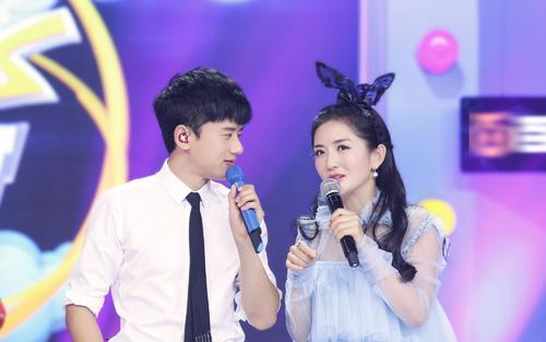 刘烨谢娜分别的缘由，刘烨在节目中送谢娜9999朵玫瑰