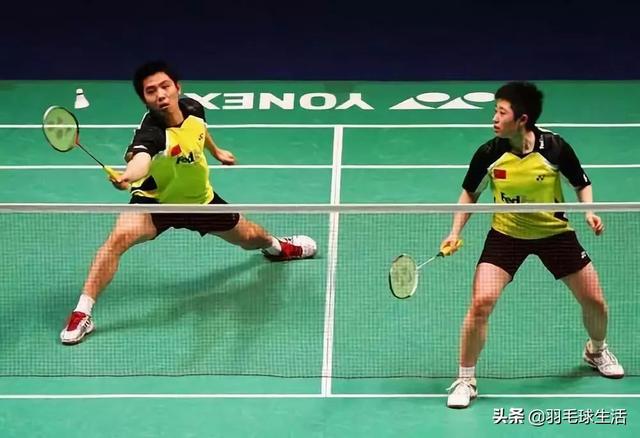 最详细的羽毛球步法，快来看教科书般标准的羽毛球动作技巧慢镜头图解