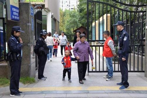 為何現在很多人不願生孩子？支持生三胎的4位爸爸，因無知被嘲 娛樂八卦吃瓜 第6张