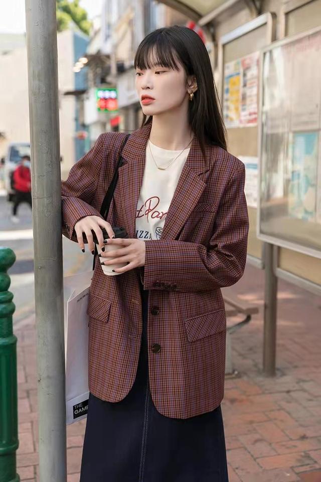 今冬最流行的小西装既减龄又百搭，秋冬小西装的时髦穿搭分享