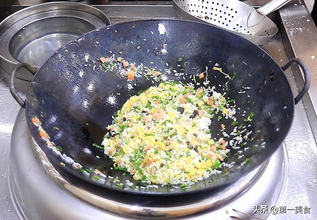 蛋炒饭的简单做法，蛋炒饭家常做法最简单新手（蛋炒饭家常做法）