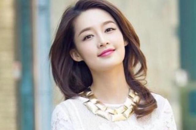 杨紫和迪丽热巴身材对比，关注近来高涨的十强90后女明星