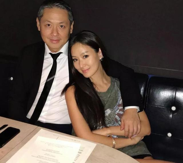 孙芸芸女儿街拍，百亿千金密会平民