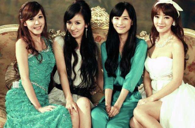 胡一菲娄艺潇是一个人吗，《爱情公寓》14年