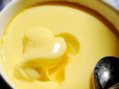 狗狗可以吃蛋黄吗，狗狗可以吃蛋黄吗能够吃多少呢（狗狗摄入蛋黄过量易诱发肾衰）