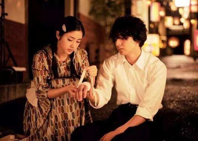 人间失格是不是一部经典，写满人性阴暗的《人间失格》为何70年后的今天依旧被奉为经典