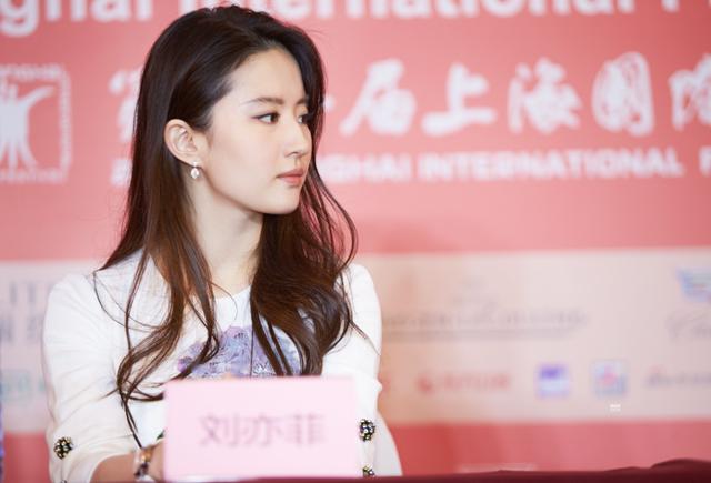 百度明星排行榜总榜（百度娱乐明星人气榜名单女）