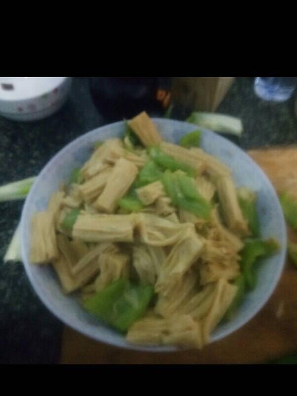 正确泡发干腐竹的方法，最忌直接丢在水里就泡