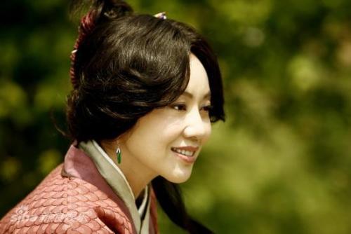 影视演员闫妮个人简历，余男：我们的四十岁不是豆腐渣