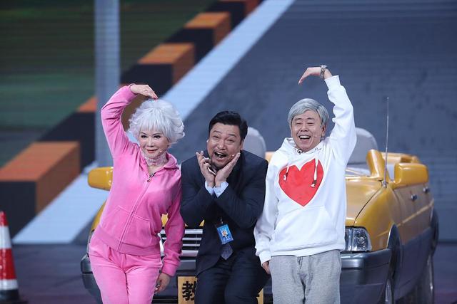 演员贾冰简介，《狂飙》演黑老大却爆火