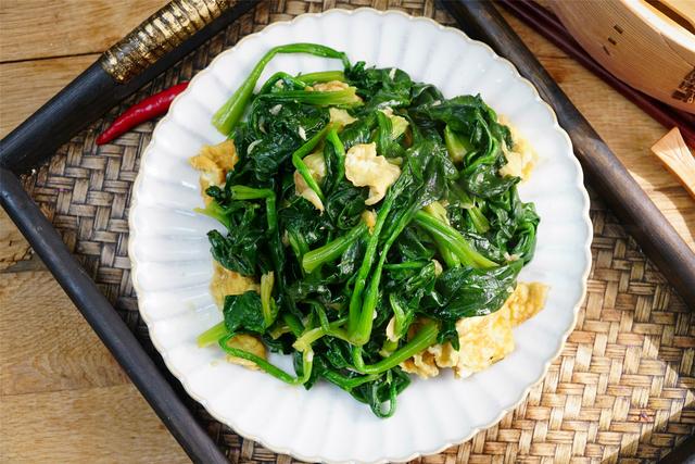 炒菠菜要焯水吗，炒菠菜时需要先焯水吗（只知道焯水还不够）