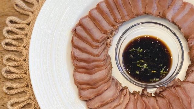 卤猪舌做法教程，学会了这道超美有颜值的