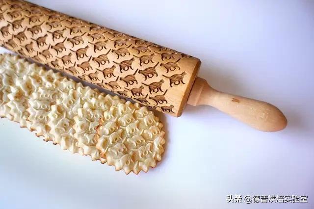 擀面杖如何制作，有时候擀面杖也能做出艺术甜品
