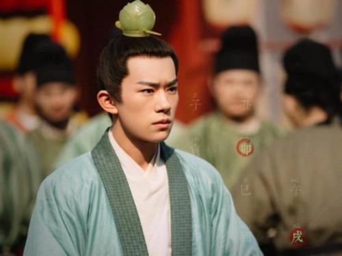 易烊千玺电视剧，易烊千玺出演过的电视剧以及年份（易烊千玺个人票房破40亿）