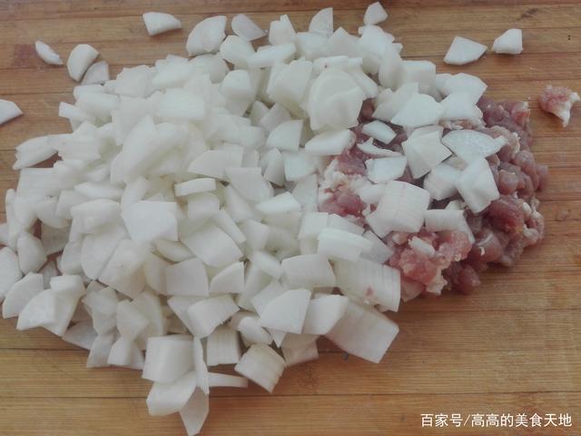 白萝卜要焯水吗，白萝卜馅饺子的萝卜要不要焯水（先焯水还是直接炒）