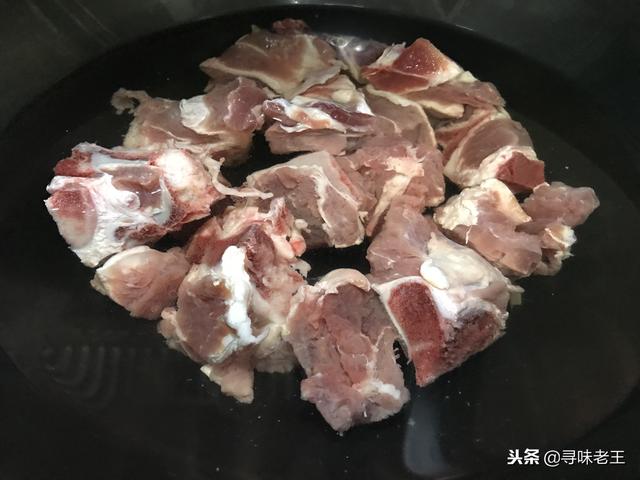 牛肉粉丝汤的做法，家庭牛肉粉丝汤最简单做法（牛肉丸粉丝汤的做法）