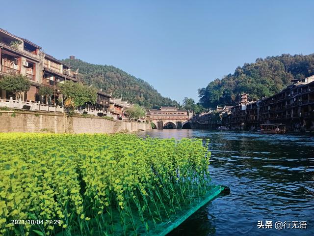 凤凰古城夜景图片，这辈子一定要去的凤凰古城（凤凰古城浪漫夜景醉游人）